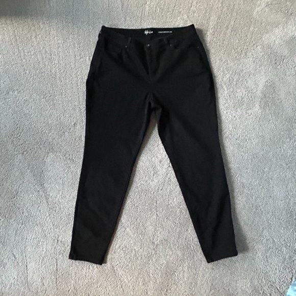 Style & Co. Denim - Style & Co. Black Curvy Skinny Leg Jeans -size 16